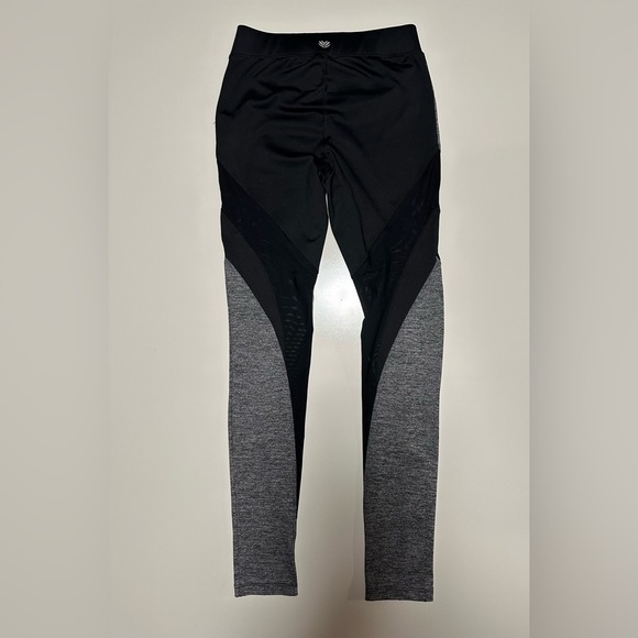 Forever 21 Women’s XS Black/Gray Leggings Excellent Used Condition - Picture 6 of 8